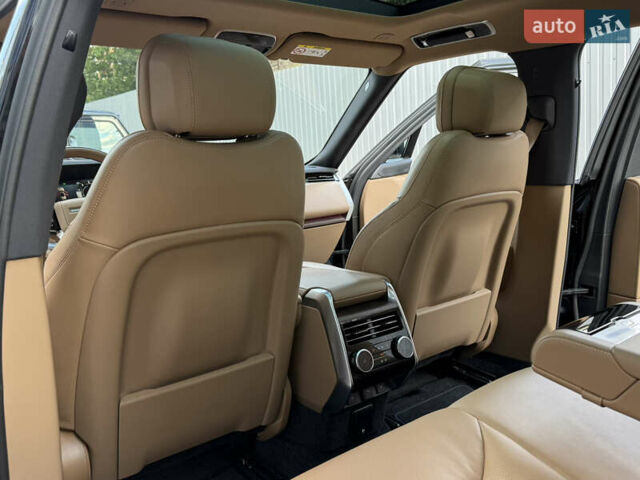 Черный Ленд Ровер Рендж Ровер, объемом двигателя 3 л и пробегом 49 тыс. км за 150000 $, фото 48 на Automoto.ua