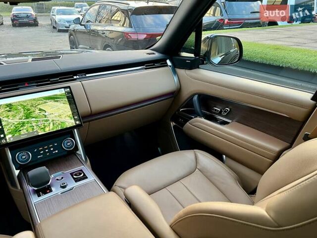 Ленд Ровер Рендж Ровер 2022 в Киеве на Automoto.ua Черный Ленд Ровер Рендж Ровер, объемом двигателя 3 л и пробегом 52 тыс. км за 153900 $, фото 80 на Automoto.ua