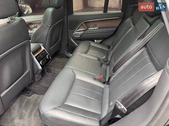 Черный Ленд Ровер Рендж Ровер, объемом двигателя 4.39 л и пробегом 32 тыс. км за 165000 $, фото 7 на Automoto.ua