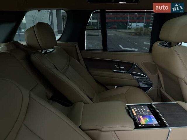 Ленд Ровер Рендж Ровер 2023 в Киеве на Automoto.ua Черный Ленд Ровер Рендж Ровер, объемом двигателя 4.39 л и пробегом 19 тыс. км за 221000 $, фото 19 на Automoto.ua