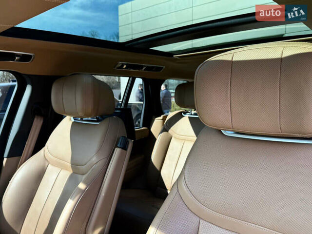 Чорний Ленд Ровер Рендж Ровер, об'ємом двигуна 4.39 л та пробігом 69 тис. км за 170000 $, фото 13 на Automoto.ua