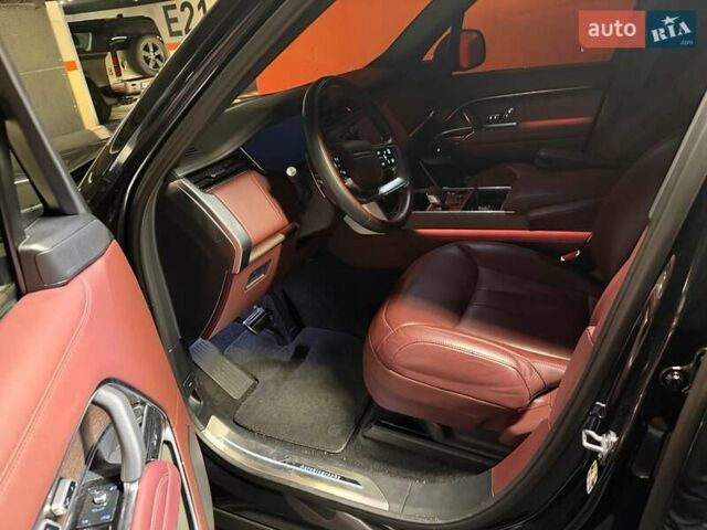 Черный Ленд Ровер Рендж Ровер, объемом двигателя 4.39 л и пробегом 28 тыс. км за 183225 $, фото 1 на Automoto.ua