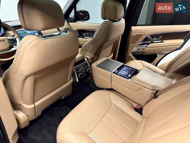 Ленд Ровер Рендж Ровер 2023 в Киеве на Automoto.ua Черный Ленд Ровер Рендж Ровер, объемом двигателя 3 л и пробегом 29 тыс. км за 187800 $, фото 46 на Automoto.ua