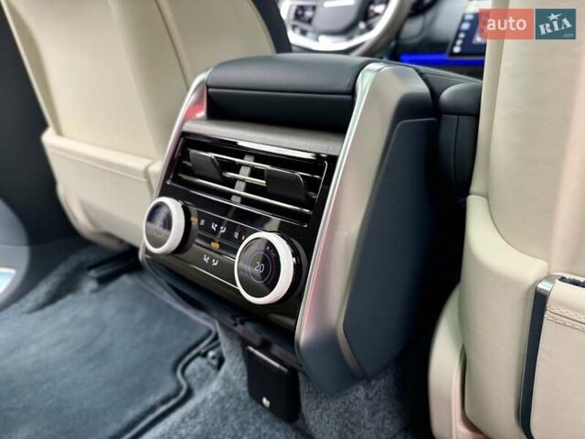 Чорний Ленд Ровер Рендж Ровер, об'ємом двигуна 4.4 л та пробігом 34 тис. км за 268000 $, фото 54 на Automoto.ua