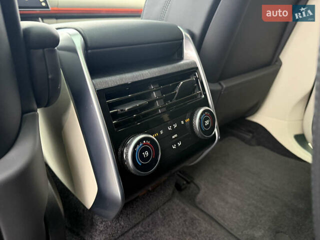 Чорний Ленд Ровер Рендж Ровер, об'ємом двигуна 4.39 л та пробігом 26 тис. км за 208000 $, фото 27 на Automoto.ua