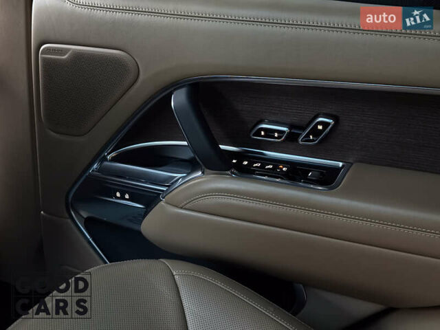 Чорний Ленд Ровер Рендж Ровер, об'ємом двигуна 3 л та пробігом 96 тис. км за 165000 $, фото 44 на Automoto.ua