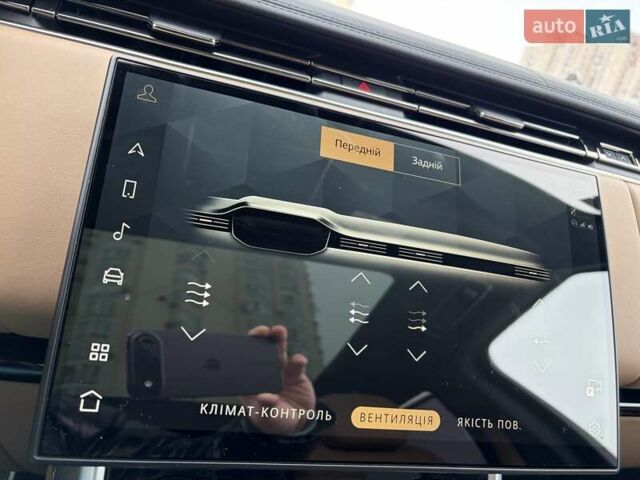 Чорний Ленд Ровер Рендж Ровер, об'ємом двигуна 3 л та пробігом 40 тис. км за 177111 $, фото 63 на Automoto.ua