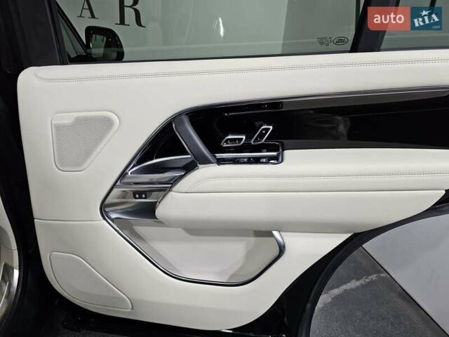 Чорний Ленд Ровер Рендж Ровер, об'ємом двигуна 4.39 л та пробігом 39 тис. км за 159999 $, фото 19 на Automoto.ua