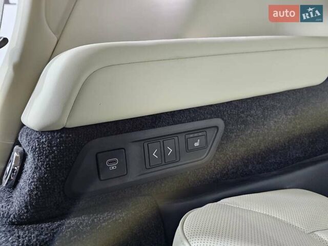 Чорний Ленд Ровер Рендж Ровер, об'ємом двигуна 4.39 л та пробігом 39 тис. км за 159999 $, фото 7 на Automoto.ua