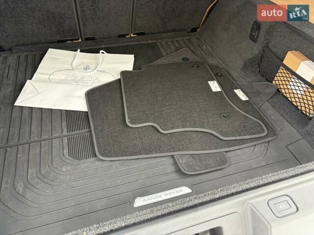 Чорний Ленд Ровер Рендж Ровер, об'ємом двигуна 3 л та пробігом 40 тис. км за 177111 $, фото 4 на Automoto.ua