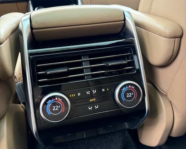 Чорний Ленд Ровер Рендж Ровер, об'ємом двигуна 3 л та пробігом 40 тис. км за 177111 $, фото 51 на Automoto.ua