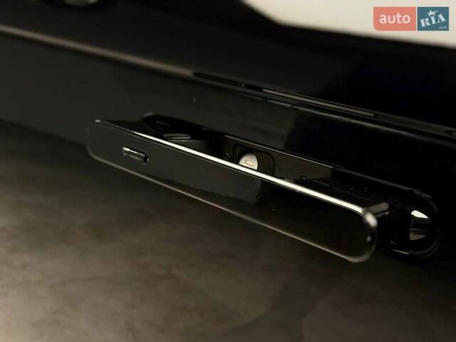 Ленд Ровер Рендж Ровер 2023 в Киеве на Automoto.ua Черный Ленд Ровер Рендж Ровер, объемом двигателя 3 л и пробегом 29 тыс. км за 187800 $, фото 17 на Automoto.ua