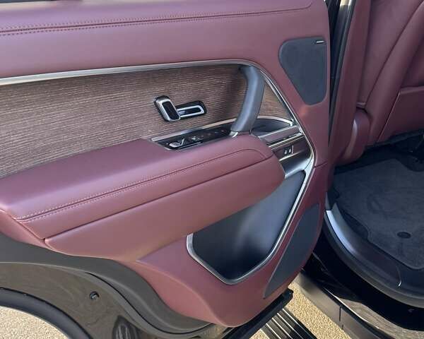 Чорний Ленд Ровер Рендж Ровер, об'ємом двигуна 3 л та пробігом 37 тис. км за 147000 $, фото 34 на Automoto.ua