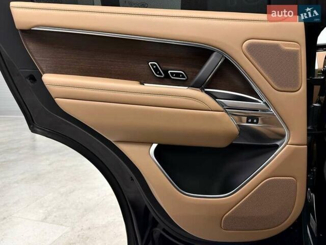 Ленд Ровер Рендж Ровер 2023 в Киеве на Automoto.ua Черный Ленд Ровер Рендж Ровер, объемом двигателя 3 л и пробегом 29 тыс. км за 187800 $, фото 42 на Automoto.ua