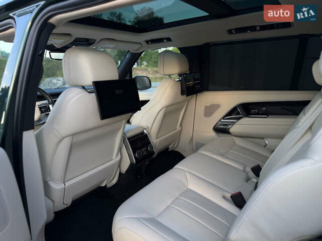 Чорний Ленд Ровер Рендж Ровер, об'ємом двигуна 4.4 л та пробігом 25 тис. км за 160000 $, фото 6 на Automoto.ua