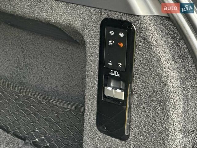 Чорний Ленд Ровер Рендж Ровер, об'ємом двигуна 4.39 л та пробігом 57 тис. км за 176000 $, фото 8 на Automoto.ua