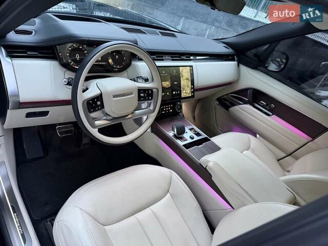 Черный Ленд Ровер Рендж Ровер, объемом двигателя 4.39 л и пробегом 20 тыс. км за 200000 $, фото 11 на Automoto.ua