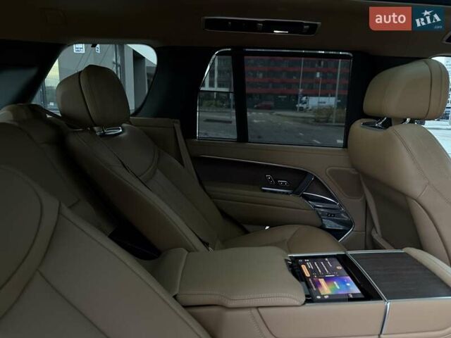 Ленд Ровер Рендж Ровер 2023 в Киеве на Automoto.ua Черный Ленд Ровер Рендж Ровер, объемом двигателя 4.39 л и пробегом 19 тыс. км за 221000 $, фото 20 на Automoto.ua