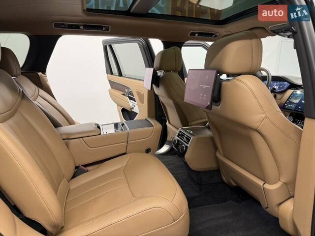Ленд Ровер Рендж Ровер 2023 в Киеве на Automoto.ua Черный Ленд Ровер Рендж Ровер, объемом двигателя 3 л и пробегом 35 тыс. км за 209990 $, фото 35 на Automoto.ua