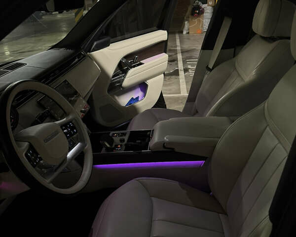 Черный Ленд Ровер Рендж Ровер, объемом двигателя 4.39 л и пробегом 21 тыс. км за 205000 $, фото 8 на Automoto.ua