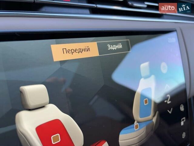 Чорний Ленд Ровер Рендж Ровер, об'ємом двигуна 3 л та пробігом 40 тис. км за 177333 $, фото 18 на Automoto.ua