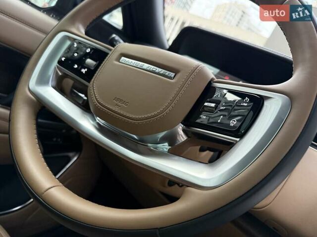 Ленд Ровер Рендж Ровер 2023 в Киеве на Automoto.ua Черный Ленд Ровер Рендж Ровер, объемом двигателя 4.39 л и пробегом 19 тыс. км за 221000 $, фото 6 на Automoto.ua