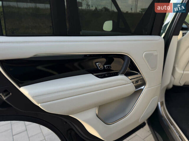 Чорний Ленд Ровер Рендж Ровер, об'ємом двигуна 4.4 л та пробігом 25 тис. км за 160000 $, фото 2 на Automoto.ua