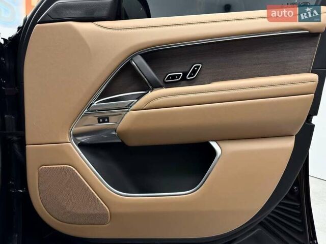 Ленд Ровер Рендж Ровер 2023 в Киеве на Automoto.ua Черный Ленд Ровер Рендж Ровер, объемом двигателя 3 л и пробегом 29 тыс. км за 187800 $, фото 56 на Automoto.ua