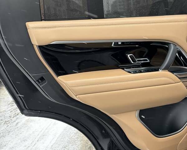 Чорний Ленд Ровер Рендж Ровер, об'ємом двигуна 3 л та пробігом 40 тис. км за 174444 $, фото 35 на Automoto.ua