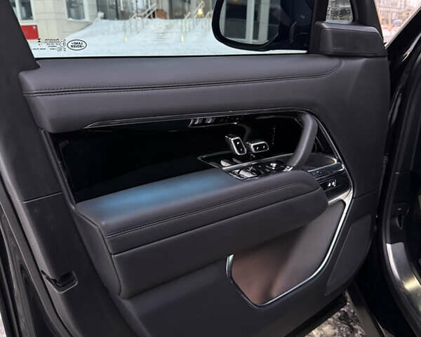 Чорний Ленд Ровер Рендж Ровер, об'ємом двигуна 4.39 л та пробігом 8 тис. км за 190000 $, фото 13 на Automoto.ua