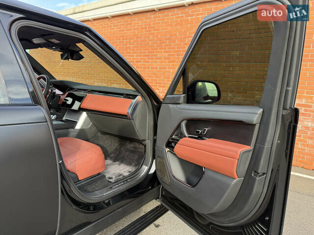 Черный Ленд Ровер Рендж Ровер, объемом двигателя 4.39 л и пробегом 27 тыс. км за 285000 $, фото 64 на Automoto.ua