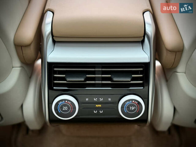 Черный Ленд Ровер Рендж Ровер, объемом двигателя 4.39 л и пробегом 13 тыс. км за 290000 $, фото 56 на Automoto.ua