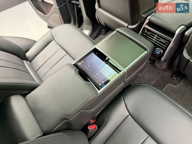 Чорний Ленд Ровер Рендж Ровер, об'ємом двигуна 4.4 л та пробігом 28 тис. км за 277700 $, фото 49 на Automoto.ua