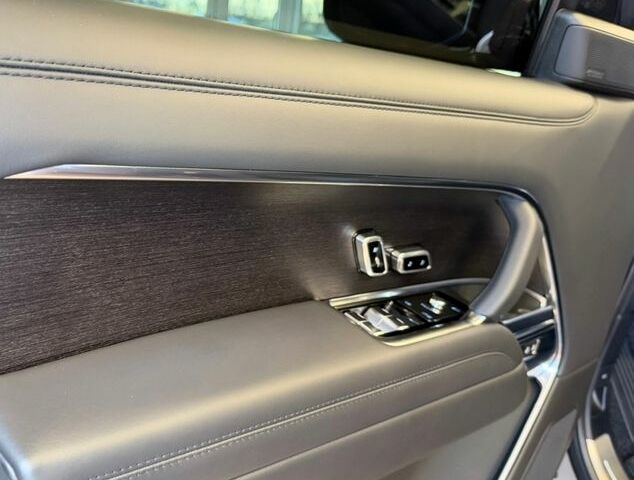 Чорний Ленд Ровер Рендж Ровер, об'ємом двигуна 3 л та пробігом 20 тис. км за 179000 $, фото 23 на Automoto.ua