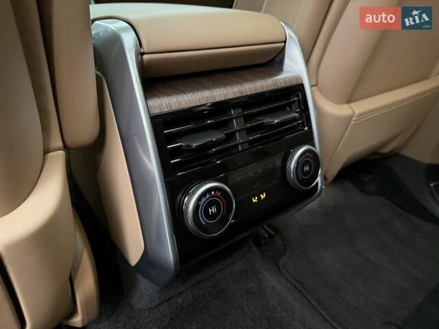 Чорний Ленд Ровер Рендж Ровер, об'ємом двигуна 4.39 л та пробігом 19 тис. км за 225000 $, фото 33 на Automoto.ua