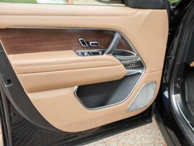 Ленд Ровер Рендж Ровер 2024 у Львові на Automoto.ua Чорний Ленд Ровер Рендж Ровер, об'ємом двигуна 4.4 л та пробігом 6 тис. км за 84800 $, фото 8 на Automoto.ua