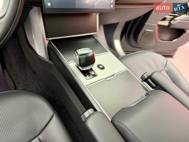 Чорний Ленд Ровер Рендж Ровер, об'ємом двигуна 4.4 л та пробігом 28 тис. км за 277700 $, фото 33 на Automoto.ua