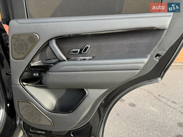 Черный Ленд Ровер Рендж Ровер, объемом двигателя 4.39 л и пробегом 27 тыс. км за 285000 $, фото 60 на Automoto.ua