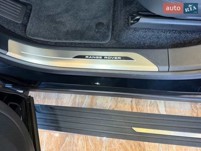 Чорний Ленд Ровер Рендж Ровер, об'ємом двигуна 3 л та пробігом 20 тис. км за 179000 $, фото 31 на Automoto.ua