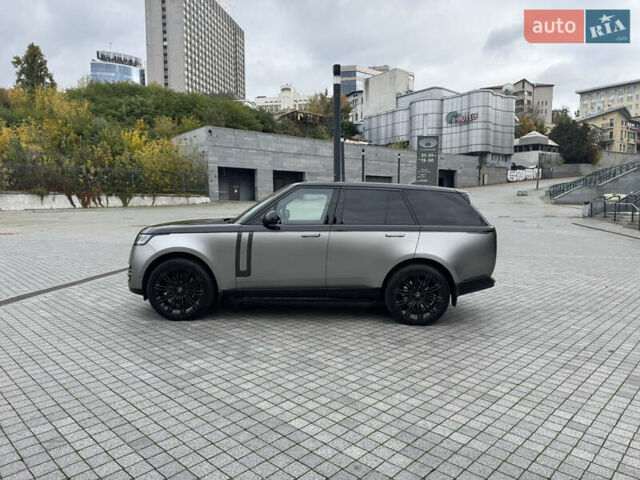Ленд Ровер Рендж Ровер 2024 в Киеве на Automoto.ua Черный Ленд Ровер Рендж Ровер, объемом двигателя 4.39 л и пробегом 57 тыс. км за 205000 $, фото 3 на Automoto.ua