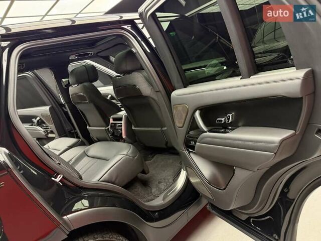 Чорний Ленд Ровер Рендж Ровер, об'ємом двигуна 4.4 л та пробігом 26 тис. км за 285000 $, фото 45 на Automoto.ua