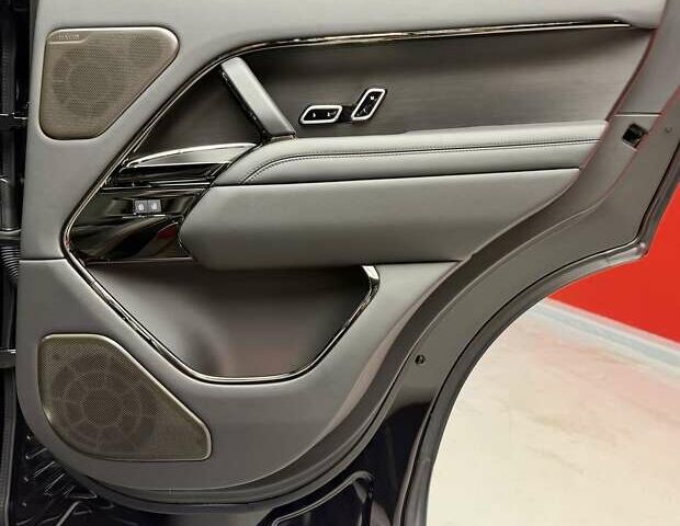 Чорний Ленд Ровер Рендж Ровер, об'ємом двигуна 4.4 л та пробігом 28 тис. км за 279900 $, фото 43 на Automoto.ua