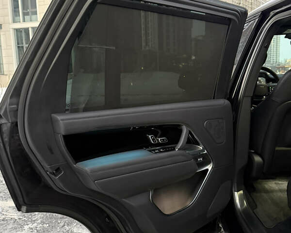 Чорний Ленд Ровер Рендж Ровер, об'ємом двигуна 4.39 л та пробігом 8 тис. км за 190000 $, фото 23 на Automoto.ua