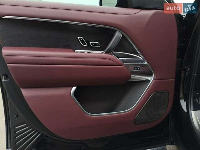 Черный Ленд Ровер Рендж Ровер, объемом двигателя 3 л и пробегом 23 тыс. км за 214540 $, фото 30 на Automoto.ua