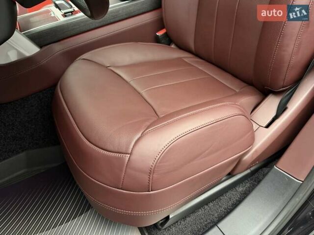 Чорний Ленд Ровер Рендж Ровер, об'ємом двигуна 4.4 л та пробігом 10 тис. км за 224900 $, фото 28 на Automoto.ua