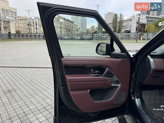 Ленд Ровер Рендж Ровер 2024 в Киеве на Automoto.ua Черный Ленд Ровер Рендж Ровер, объемом двигателя 4.39 л и пробегом 57 тыс. км за 205000 $, фото 12 на Automoto.ua