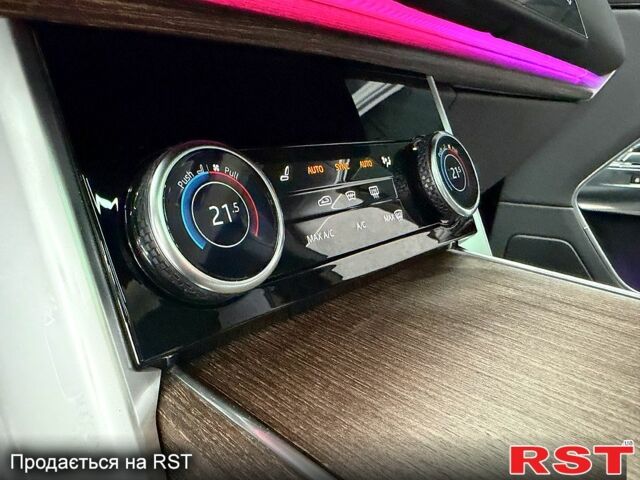 Чорний Ленд Ровер Рендж Ровер, об'ємом двигуна 4.4 л та пробігом 46 тис. км за 173000 $, фото 9 на Automoto.ua