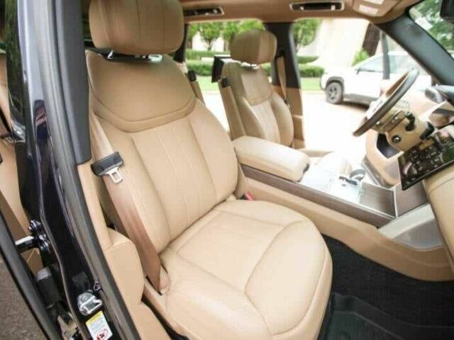 Ленд Ровер Рендж Ровер 2024 у Львові на Automoto.ua Чорний Ленд Ровер Рендж Ровер, об'ємом двигуна 4.4 л та пробігом 6 тис. км за 84800 $, фото 22 на Automoto.ua