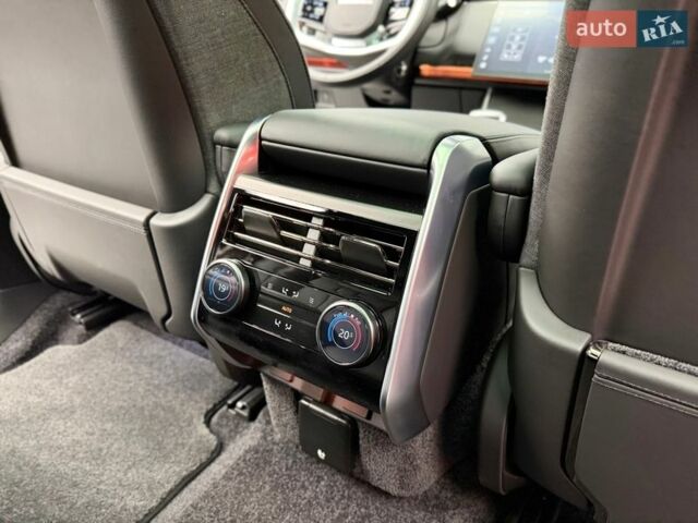 Чорний Ленд Ровер Рендж Ровер, об'ємом двигуна 4.4 л та пробігом 28 тис. км за 277700 $, фото 52 на Automoto.ua