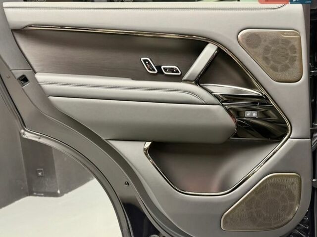 Чорний Ленд Ровер Рендж Ровер, об'ємом двигуна 4.4 л та пробігом 28 тис. км за 277700 $, фото 38 на Automoto.ua